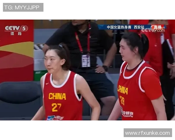 中国女篮双塔并肩作战张子宇韩旭共同学习提升技能