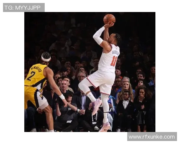 尼克斯与热火激战正酣球迷期待季后赛精彩对决